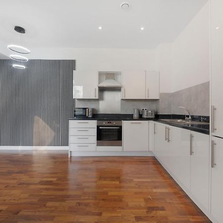 Riverside 2 Bedroom Stratford ลอนดอน ภายนอก รูปภาพ